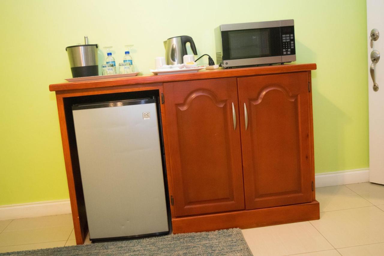Beverly'S Oasis Suites Скарборо Екстер'єр фото