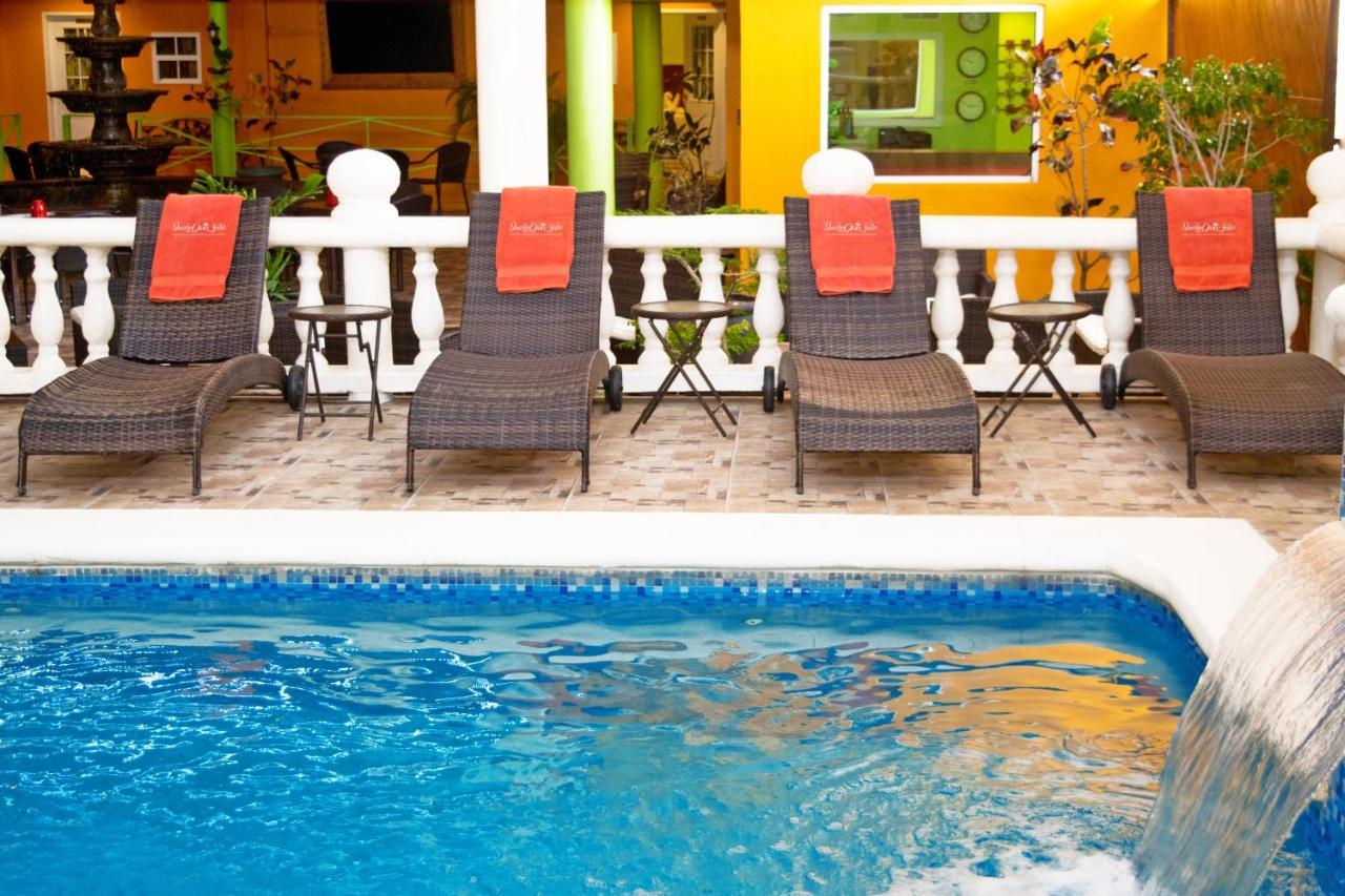Beverly'S Oasis Suites Скарборо Екстер'єр фото